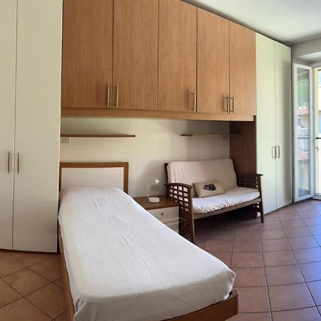 Lecco Only Females Guest House Buitenkant foto