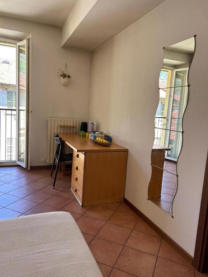 Lecco Only Females Guest House Buitenkant foto