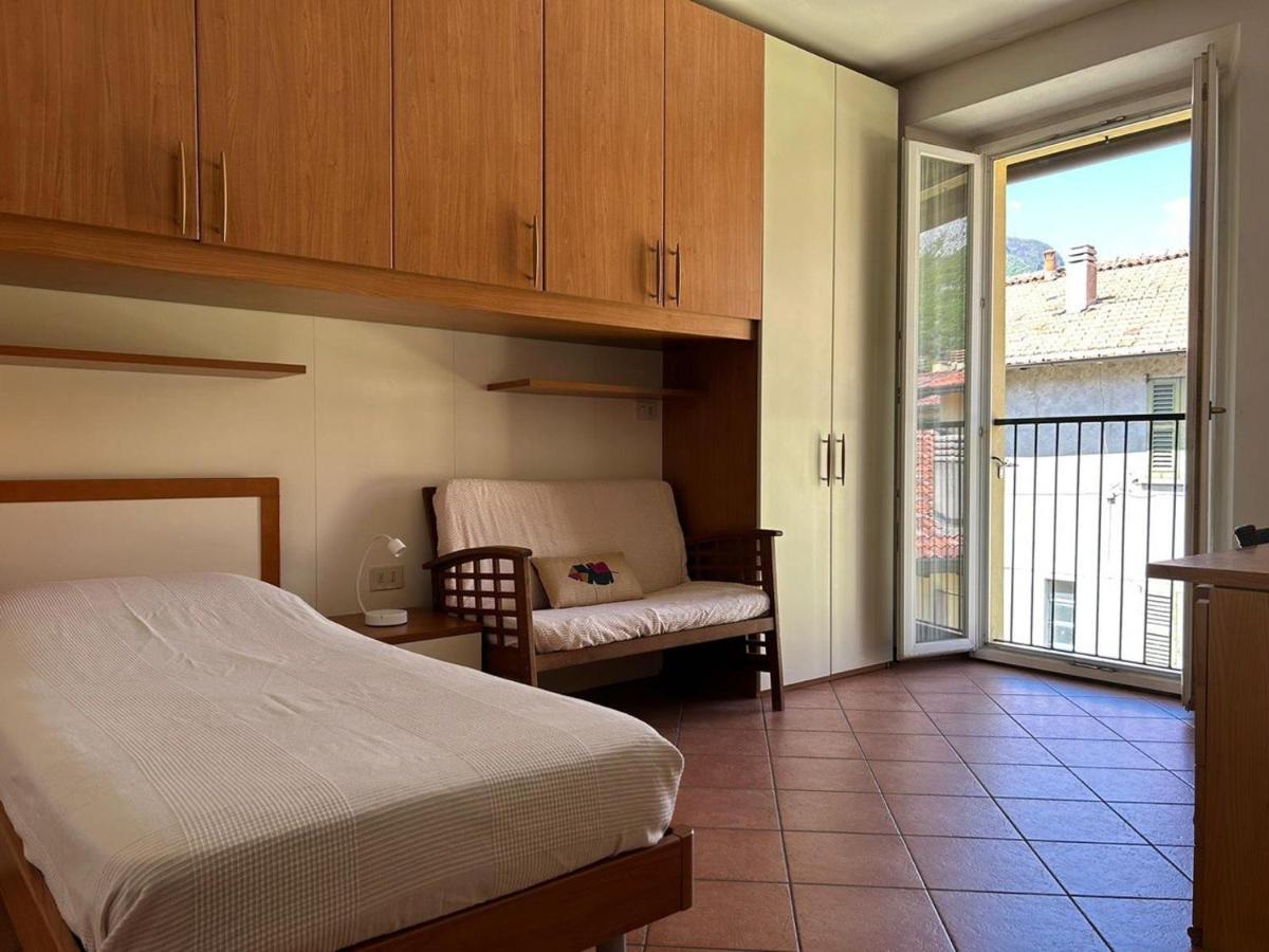 Lecco Only Females Guest House Buitenkant foto
